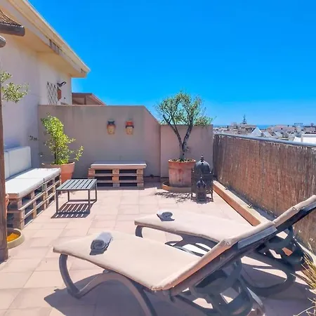 Penthouse With Amazing Sea Views And Parking Apartment