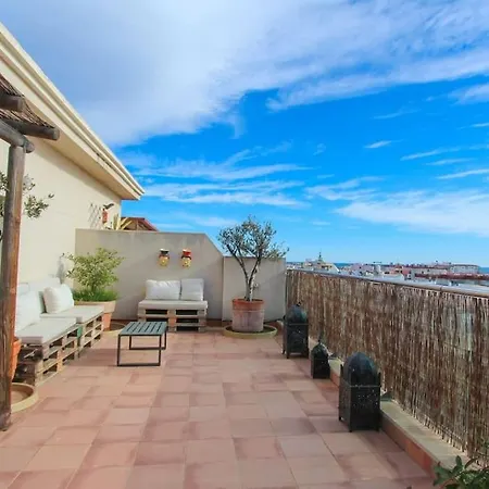 Penthouse With Amazing Sea Views And Parking Apartment